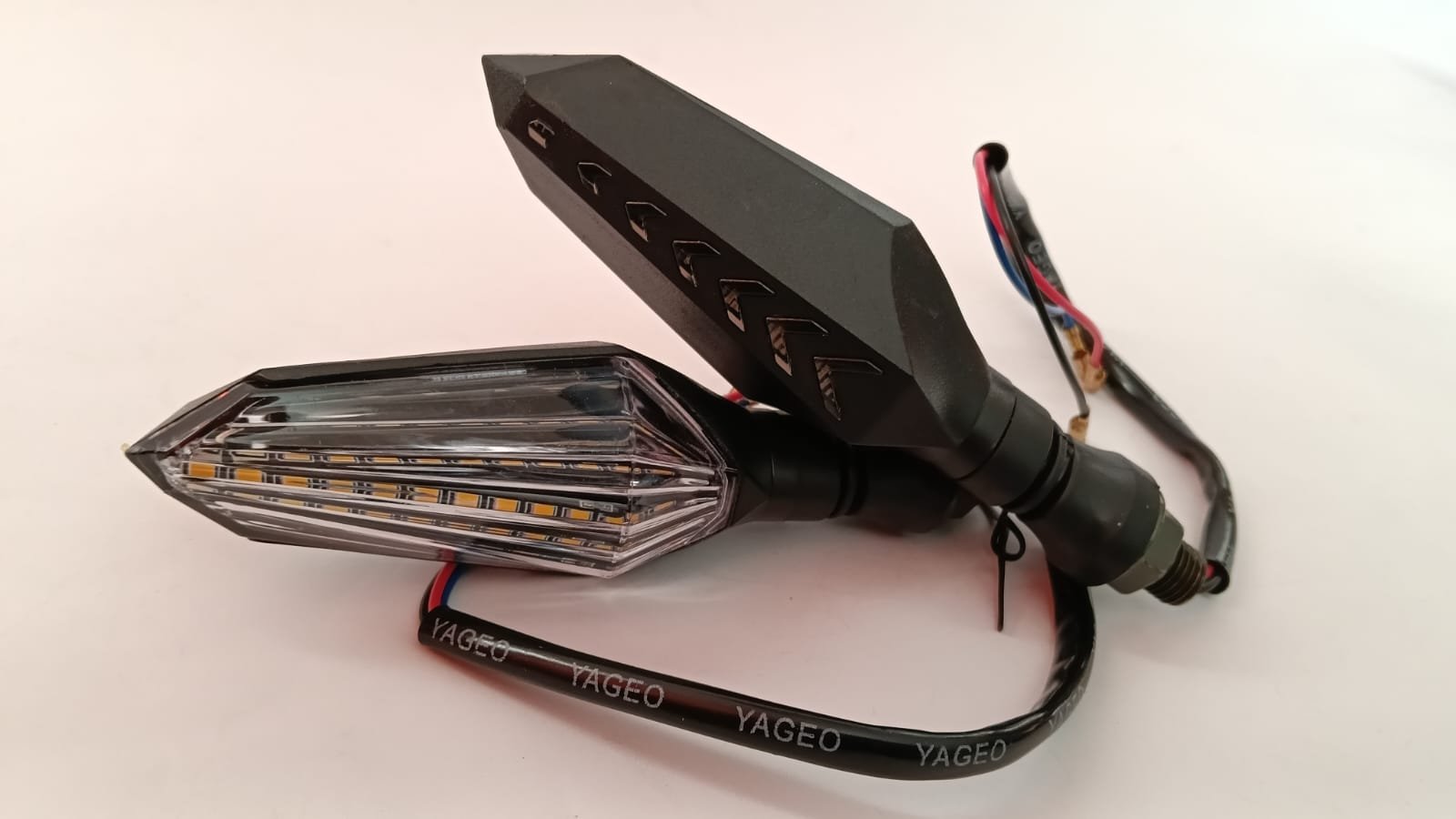 DIRECCIONAL DIAMANTE SECUENCIAL AMARILLA STOP (ZXD-90-Y)